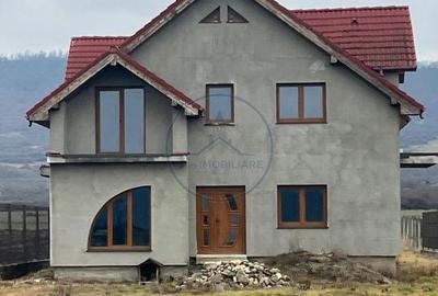 Casă cu 5 camere cu Teren 2900 Mp în Șieu - 4