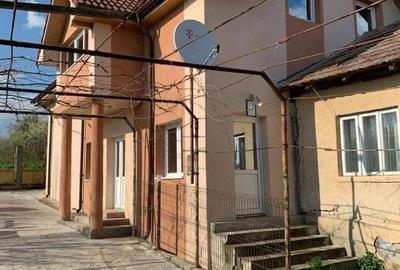Casa cu etaj in Varvoru de Jos - 1