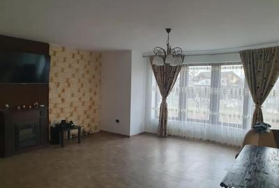 Casă cu 5 camere cu Teren 2200 Mp în Central - 11