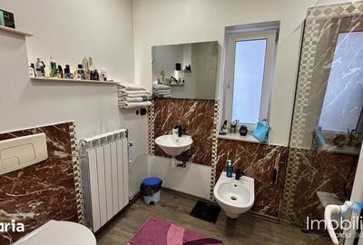 Casă cu 7 camere cu Teren 700 Mp în Petros - 3