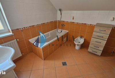 Casă cu 5 camere cu Teren 800 Mp în Unirii - 8