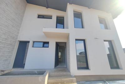 Casă individuală cu 5 camere cu Canalizare în Est - 1