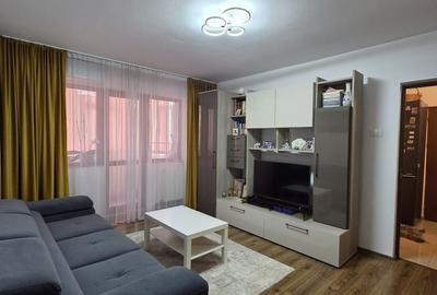 Apartament cu 3 camere semidecomandat în Dacia