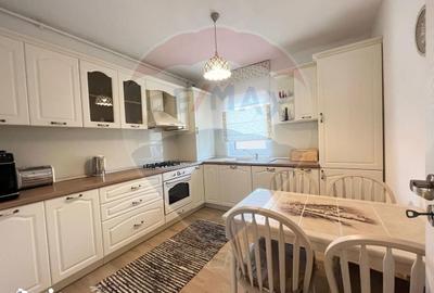 Apartament cu 4 camere în Central - 3