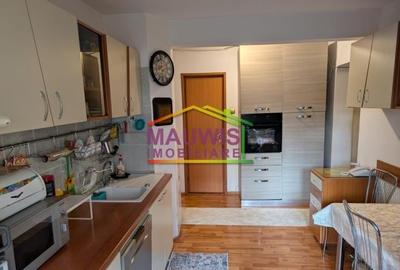 Mosilor / Eminescu / vis a vis de Bcr / et 4 / bl 1982 / - 4