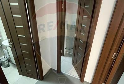 Spațiu comercial, de 43.720001220703 mp, în Central - 4