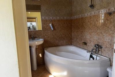 Casă cu 3 camere cu Teren 398 Mp în Lipoveni - 6
