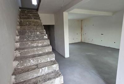 Casă cu 3 camere cu Teren 260 Mp în Bercu Roșu - 14