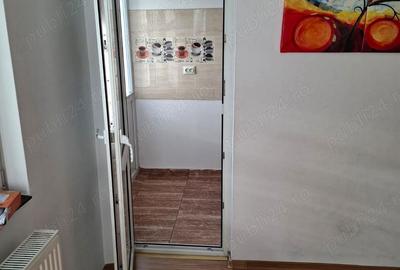 Apartament cu 3 camere semidecomandat în Ferentari