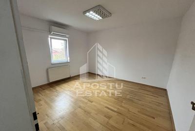 Casă cu 4 camere cu Canalizare în Elisabetin