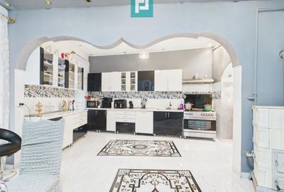 Două case, curte mare, lângă Castelul Corvinilor - 18