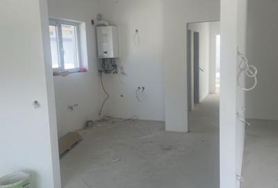 Casă cu 3 camere în Sub Coastă - 1