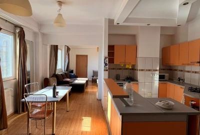 Apartament cu 4 camere decomandat în P-ța Romană