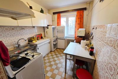 Apartament 4 camere, etajul 3/4, 2 grupuri sanitare, balcon mare, imbunatatiri - 40