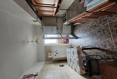 Apartament cu 2 camere decomandat în Tractorul