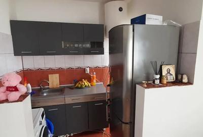 Apartamente de vanzare cu 2 cam canf 1 .etaj 1 din 4 50 mp zona Luica vizavi de Petrompret 45 .000 - 3