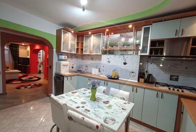 Apartament cu 4 camere de vanzare