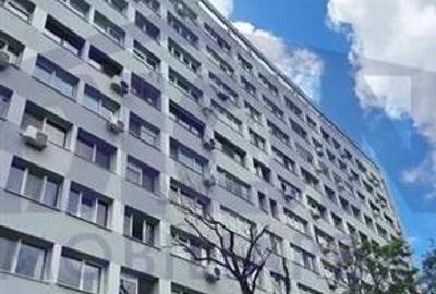 Apartament cu 3 camere semidecomandat în Baba Novac