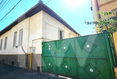 Casa individuala compusa din doua apartamente, cu teren liber de 540 mp - 1