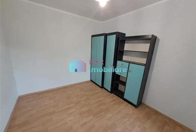 Apartament cu 3 camere semidecomandat în George Enescu