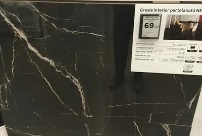 Apartament cu 2 camera la Ramada kilometru 0 pre? negociabil La ore ora pot sa raspund la telefon - 1