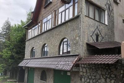 Vila Predeal 500 mp de renovat potential 6 apartamente 3 garaje - 1