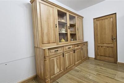 Casa renovata 200mp pe 2 niveluri,parcare, curte cu foisor,Centru, str.Nicolae B - 21