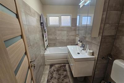 Apartament cu 2 camere semidecomandat în Micro I - 8