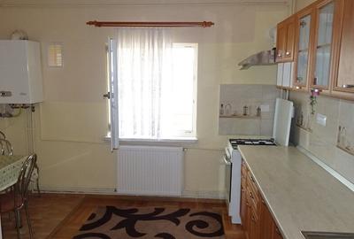 Inchiriez apartament 2 camere decomandat in Deva, I. Creanga, etaj 2