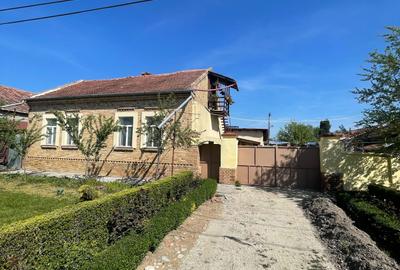 Casă cu 4 camere în Central - 2