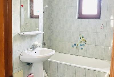 Apartament cu 3 camere in zona Cetatea Fetei , etaj intermediar - 3