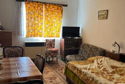 Sinaia - Calea Moroieni-Str. Badea Cartan, Garsoniera etaj intermediar, decomandata, vedere panorami - 3