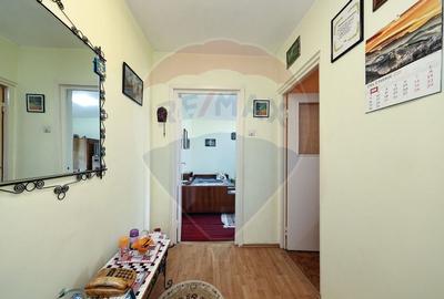 Apartament cu 3 camere de vanzare, in zona centrala - 10
