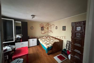 Investiție cu potențial: 2 apartamente + mansardă – Comison 0 - 4