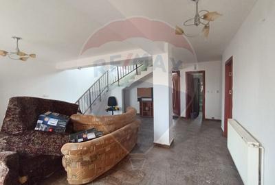 Casa / Vila cu 5 camere de inchiriat in zona Bariera Valcii - 2