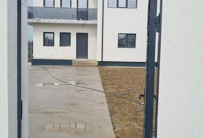Casă cu 4 camere în Răzvad - 3