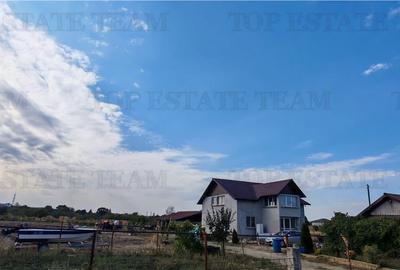 Ferma 3,3ha, din care 2,5ha intravilan, vila 7 camere, D+P+E+M, casa pentru munc - 1