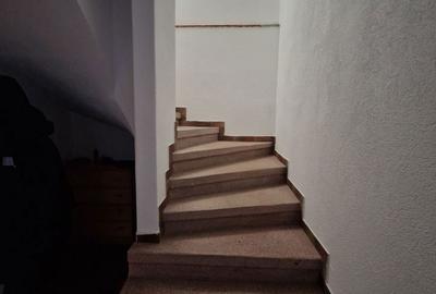 Casă cu 4 camere cu Teren 325 Mp în Central - 9