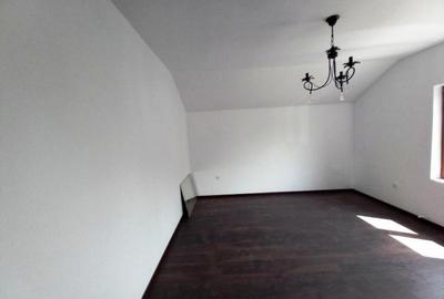 Casa 4 camere in duplex  la  Strejnic. - 11