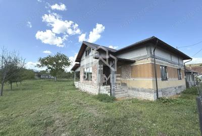 Casă cu 5 camere cu Teren 1800 Mp în Stremț - 11