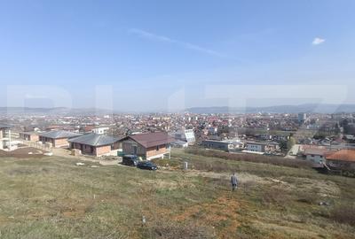 Teren de 932 mp, în Central