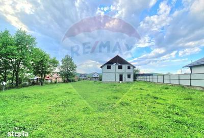 Casă cu 6 camere cu Teren 1476 Mp în Strugari - 4