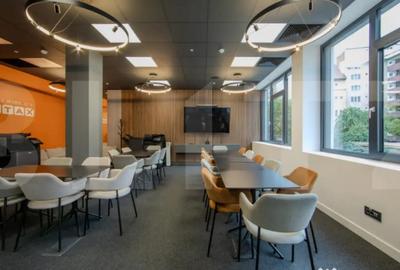 Spațiu comercial, de 130 mp, în P-ța Victoriei - 7