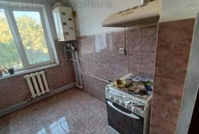 Apartament cu 2 camere semidecomandat în Calea Galați