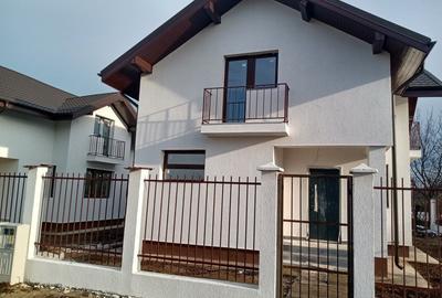 Casă cu 4 camere în Est