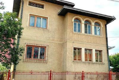 Casă cu Teren 409 Mp în Central - 2