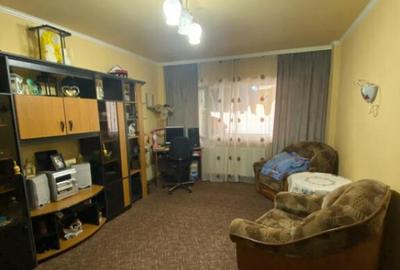 Apartament decomandat 2 camere, 45 mp + balcon, etaj 6/8, zo - 9