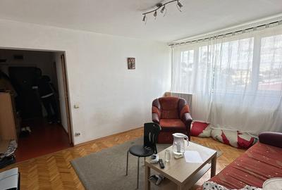 Apartament cu 3 camere decomandat în Ștefan cel Mare