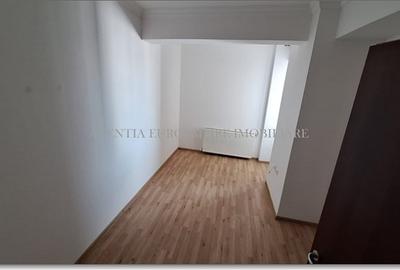 Apartament cu 3 camere decomandat în Km 5 - 9