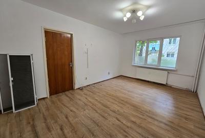 Garsoniera Piata Sudului, Anton Bacalbasa, metrou, parter, bloc 1985, confort I Garsoniera Piata Sudului, Anton Bacalbasa, metrou, parter, bloc 1985, confort I - 2